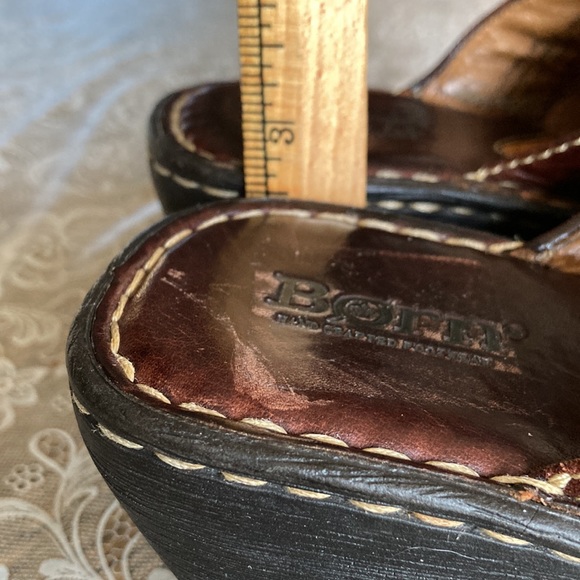 BORN choc. brown sz 8 (39) platform slide shoes, heel 2 1/2” high. $17 - Picture 8 of 8